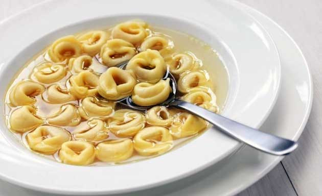 Los tortellini in brodo son uno de los platos ms populares del norte de Italia